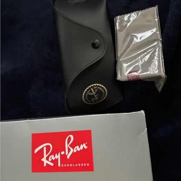 Ray-Ban Classic Aviator Gold Frame Sunglasses For Women